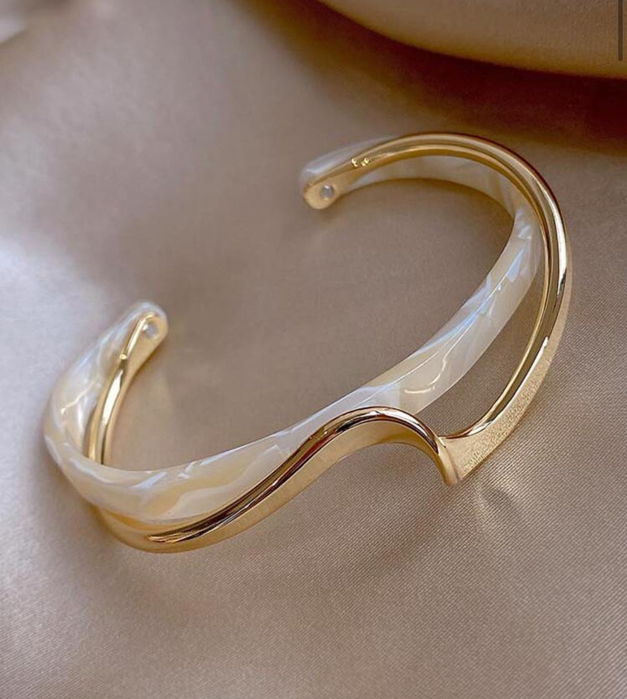 Cuff Bangle Gold- Pearl