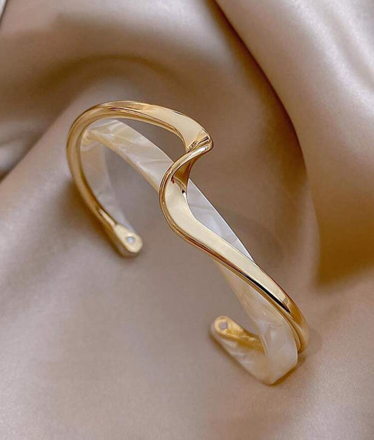 Cuff Bangle Gold- Pearl